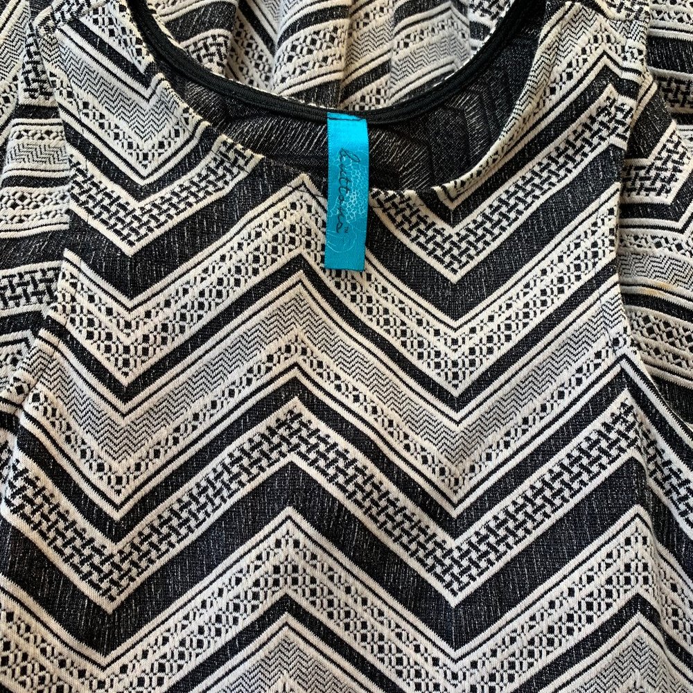 Patterned Dress - Picture 4 of 5